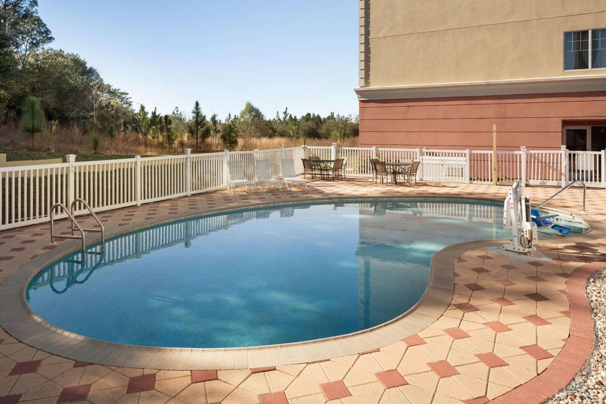 Country Inn & Suites By Radisson, Crestview, Fl Buitenkant foto